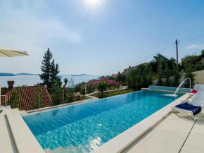 Villa Orlando - Five Bedroom Villa with Swimming Pool and Sea View